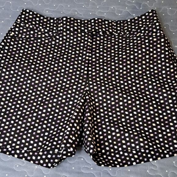 White House Black Market The 5” Short Black shorts size 4 - Picture 1 of 4